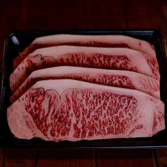 赤崎牛最高級の部位であるサーロインステーキ