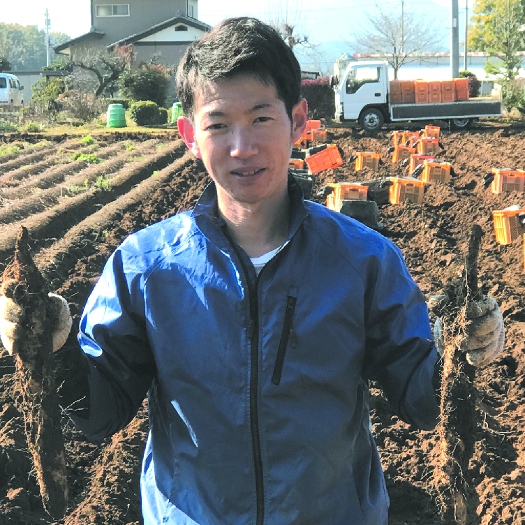 生産者：深谷市　坂本丈治さん「お届けする大和芋は、私が土作りから丹精を込めて栽培し自信を持って出荷する品物です」