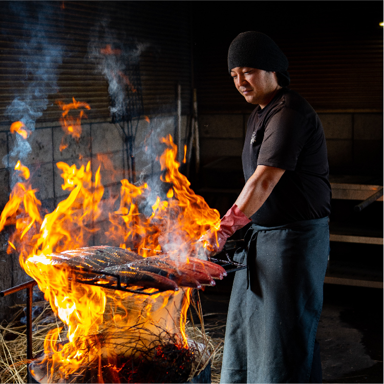 四万十産の稲ワラで焼く土佐伝統製法の鰹タタキ