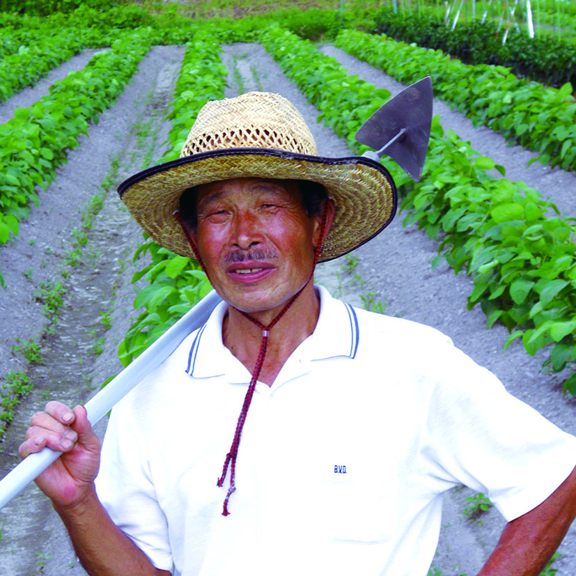 生産者の一人 松本耕二さん。「今年も美味しい丹波黒枝豆をお届けするため、日々の栽培管理に取り組んでいます。」